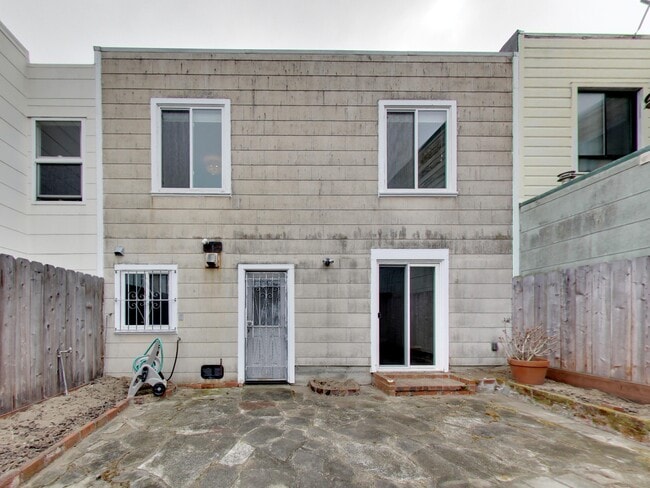 Building Photo - 2167 40th Ave