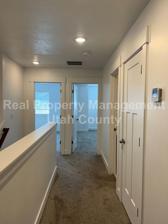 Building Photo - 10863 N Sandstone Way