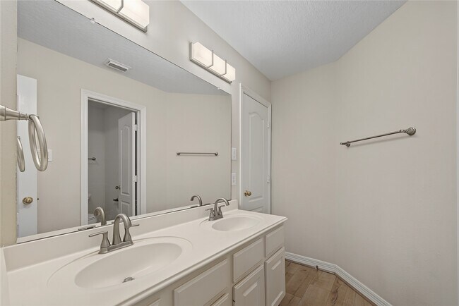 Building Photo - 5807 Bayberry Way
