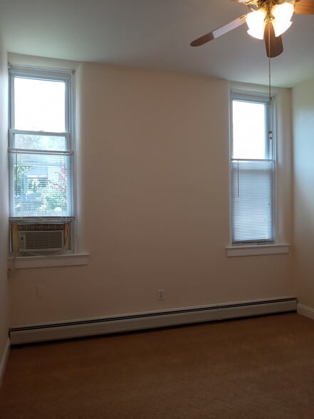 Master Bedroom - 532 Pine St