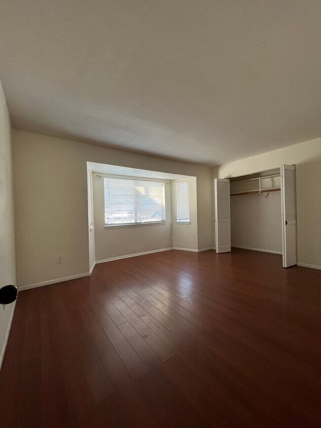 Building Photo - 3 bedroom 2.5 bath Home with a Bonus Room ...