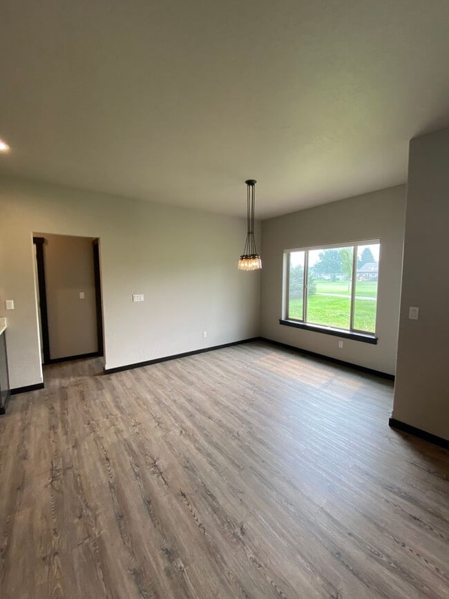 Building Photo - BLANCHARD GOLF COURSE HOME (APP#43)