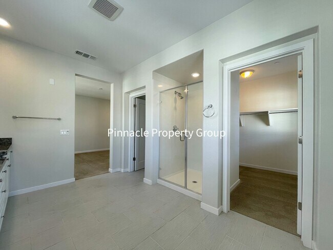 Building Photo - 1073 Foxglove Pl
