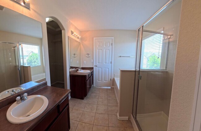 Building Photo - 3408 Kingfisher Nest Grove