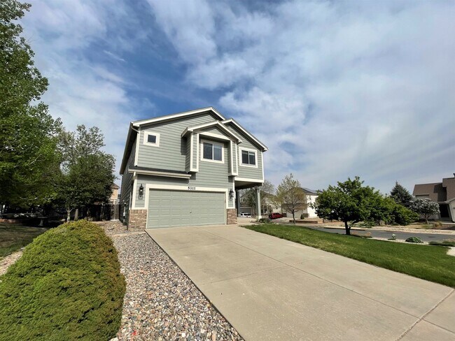 Building Photo - Stetson Hills Spacious Stunner! 4 bed, 3 b...