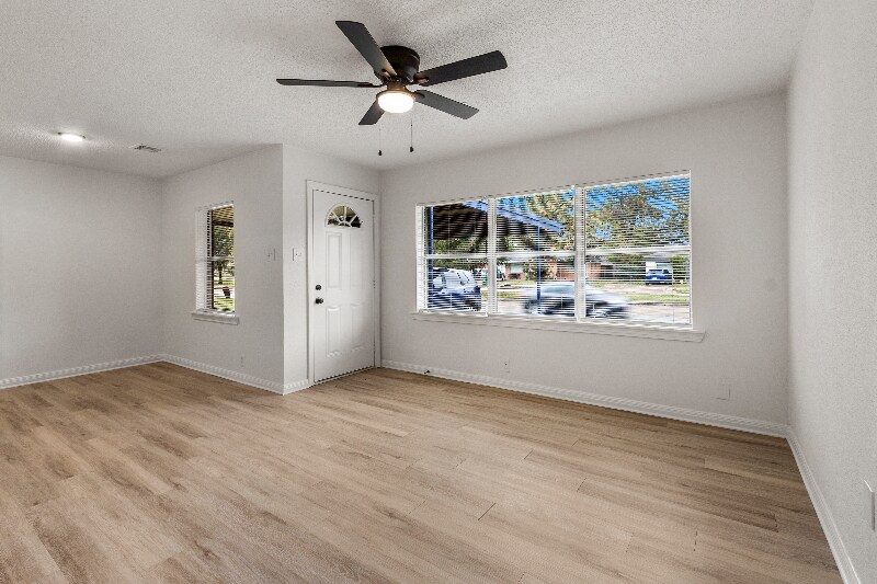 Building Photo - 4601 W 43rd St