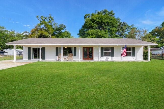 Primary Photo - Charming 3-Bedroom Home with Granite Count...