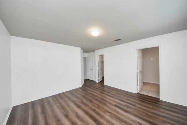 Building Photo - 2710 Lapwing Dr.