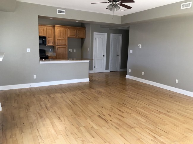 Building Photo - 136 Westshore Pointe