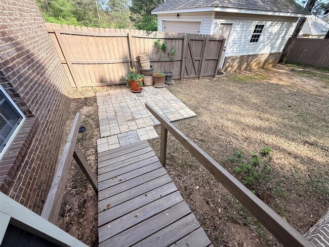 Building Photo - 601 Prairie View Dr