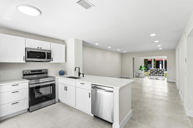 Building Photo - 733 Nantucket Cir