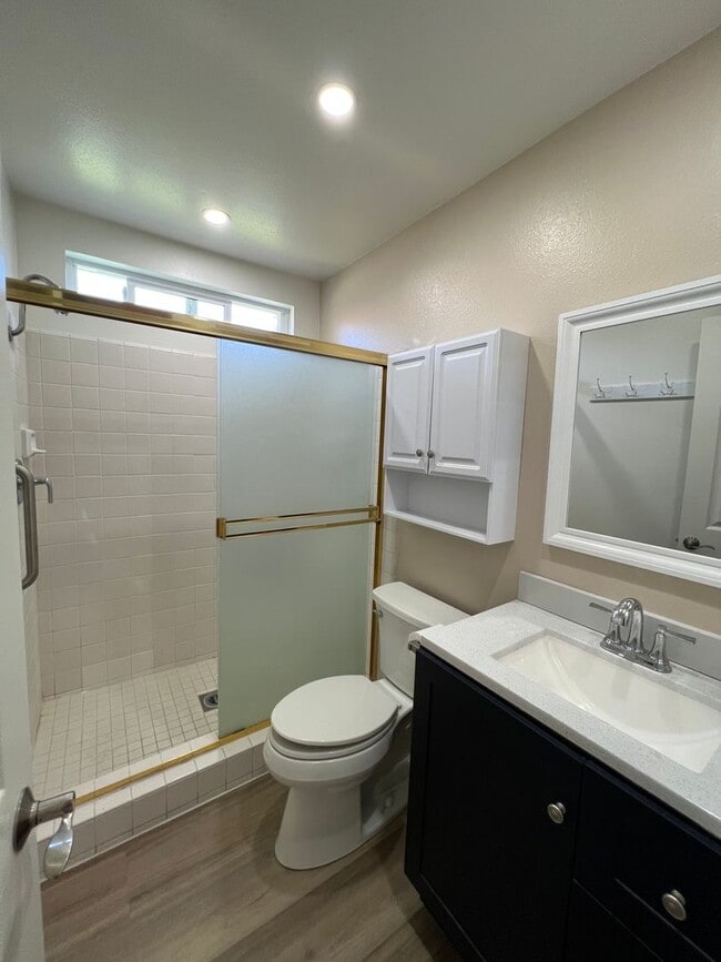 Building Photo - Updated 2 bed / 2 bath Capri in Leisure Village