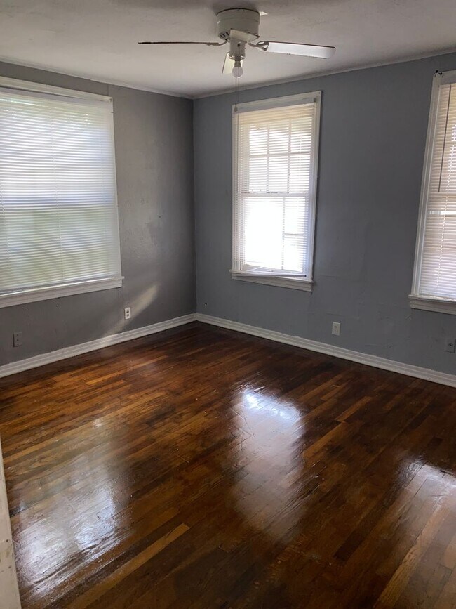 Building Photo - 2714 Dupont St