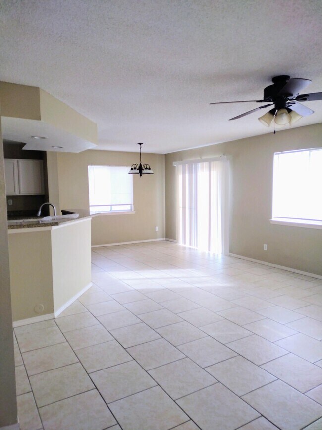 Building Photo - 4480 Loma Diamante Dr