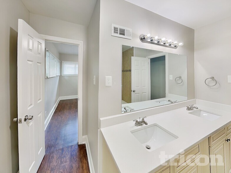 Building Photo - 1141 Dooley Dr