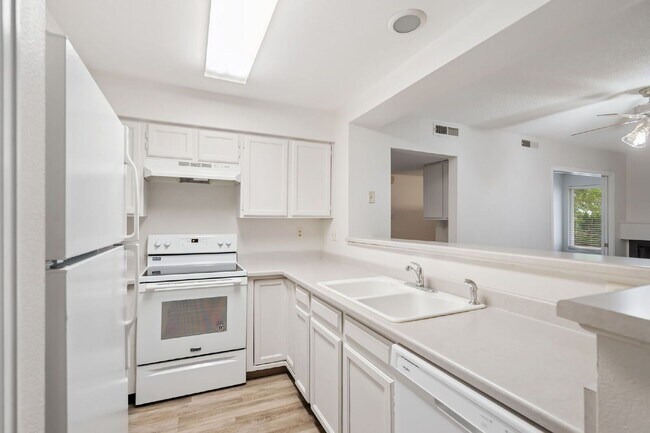 Building Photo - 952 Acapulco Ct