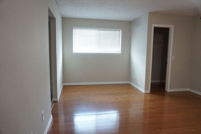 Building Photo - 2/2 Townhome close to NAS Jax. No Additional Fees