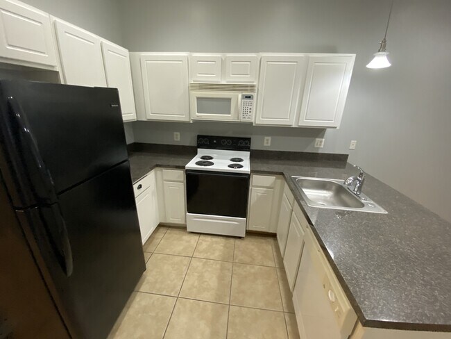 Building Photo - 1600 Light St