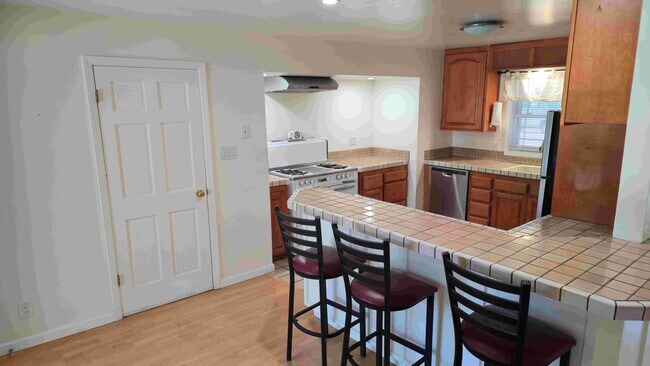 Building Photo - Family Neighborhood In The Heart of Roseland