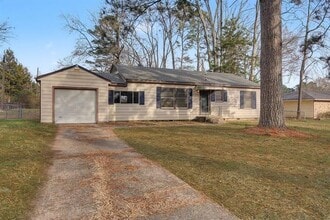 Building Photo - 8921 Sweetbriar Ln