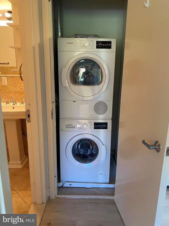 Building Photo - 3750 Main St