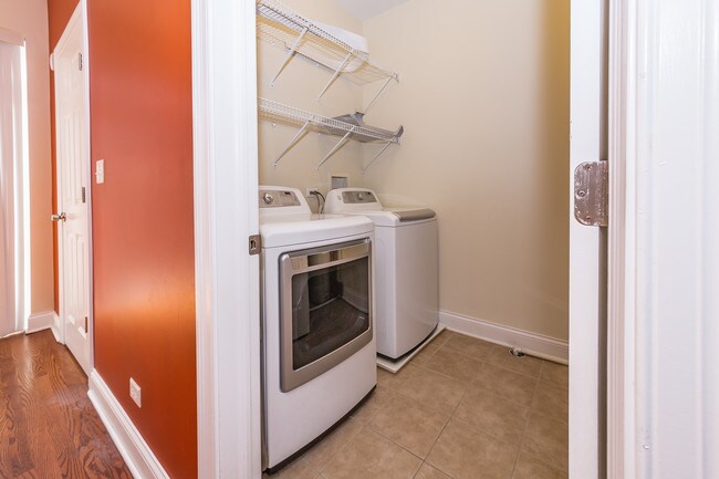 Building Photo - 1193 S Grove Ave