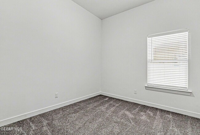 Building Photo - 7420 Norte Vly Ln