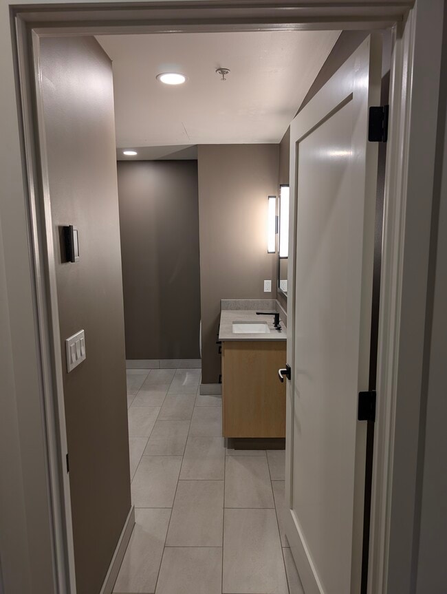 Building Photo - 726 NW 11th Ave