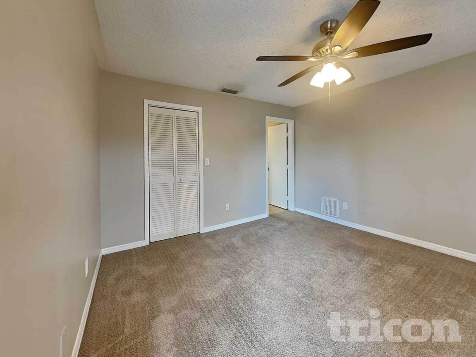 Building Photo - 1009 Jamaica Way