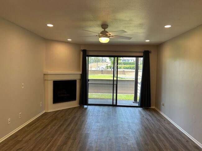 Building Photo - Beautiful 3 Bed 2 Bath Condo in Yorba Linda with Greenbelt Views