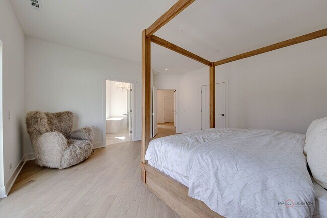 Building Photo - 19 Marina Dr