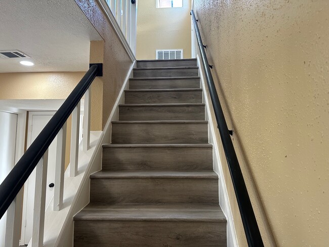 Building Photo - 147 Cotton Dr