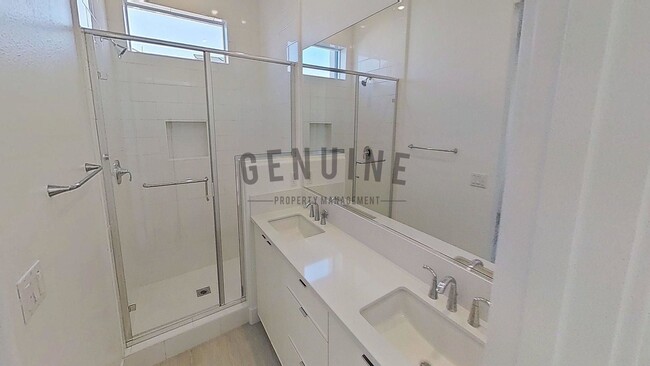 Building Photo - Spacious 4Bd 4Ba Tri-Level Home in Luna Park Community in Irvine