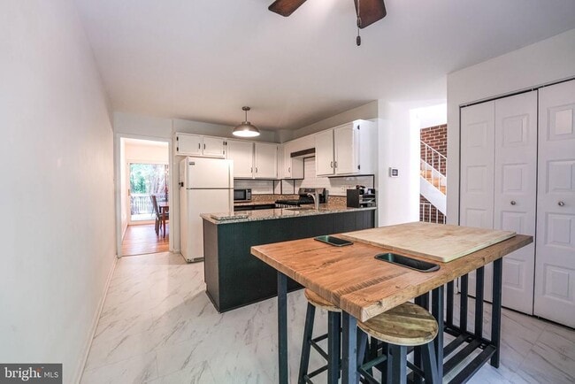 Building Photo - 4908 Sauquoit Ln