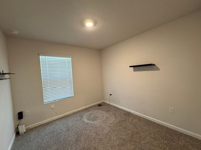 Building Photo - 807 Otto Loop