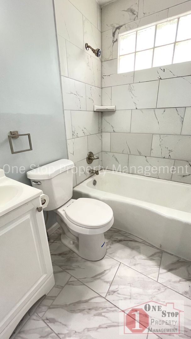 Building Photo - Beautiful 3 Bedroom 1 Bathroom Home in Gra...