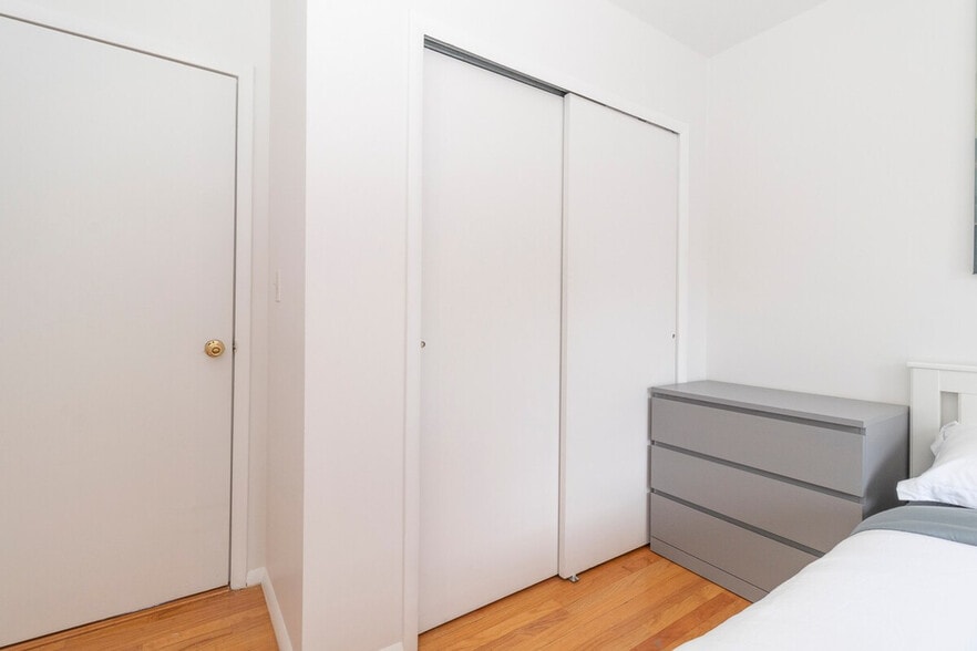 Building Photo - 334 E 96th St