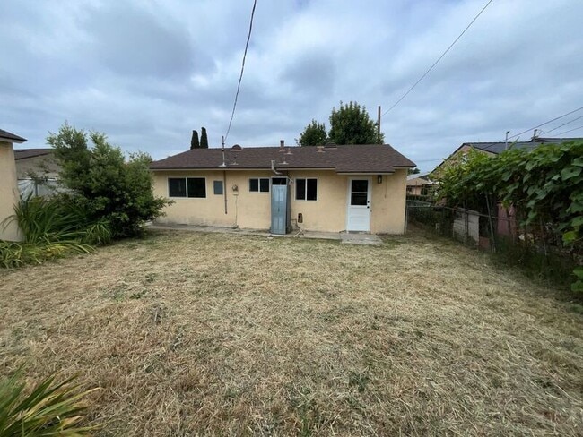 Building Photo - 567 Encinitas Ave