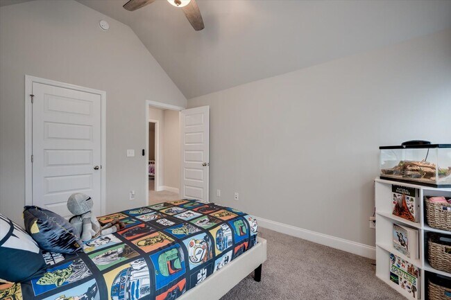 Building Photo - 707 Navan Ln