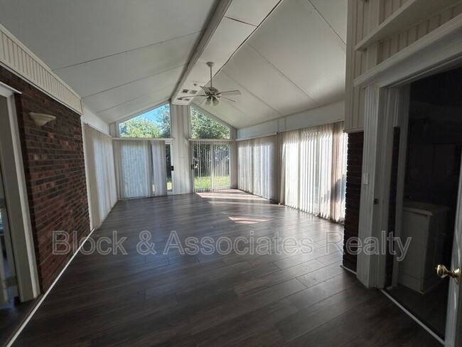 Building Photo - 3512 Cherry Hill Dr