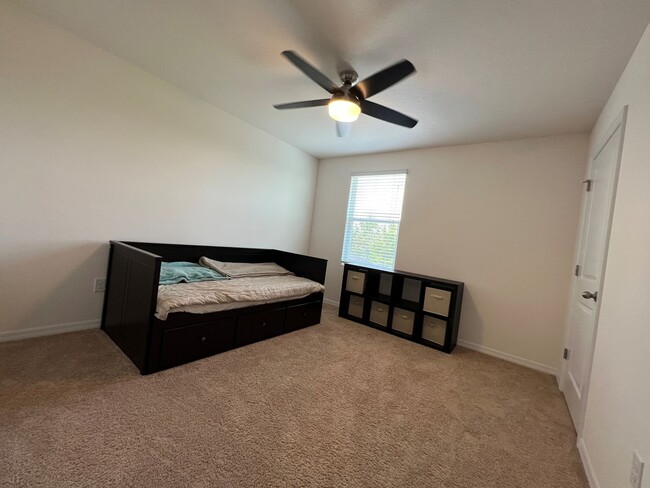 Building Photo - Almost new 5-bedroom, 3-bath home ready to...