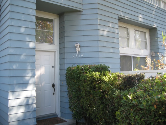 Building Photo - 4874 Thille St