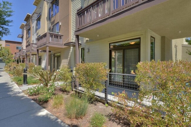 Building Photo - Exceptional End-Unit Townhome in Sterling Park – Palo Alto Living at Its Best!