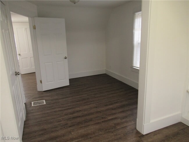 Building Photo - 118 W Glendale St