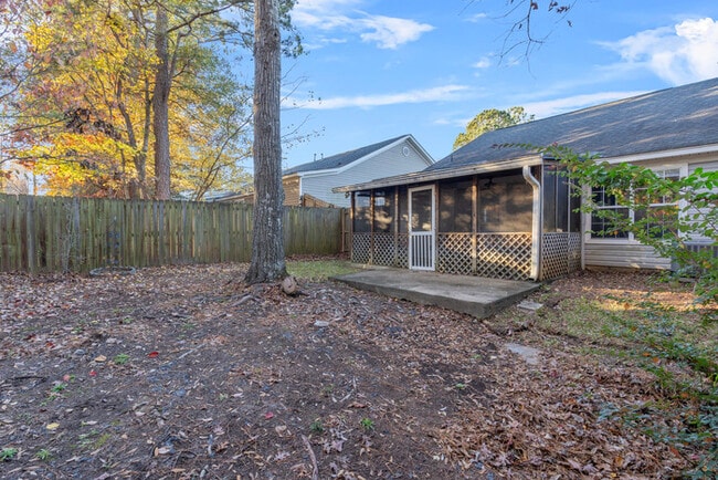 Building Photo - Furnished Rental Modern and clean