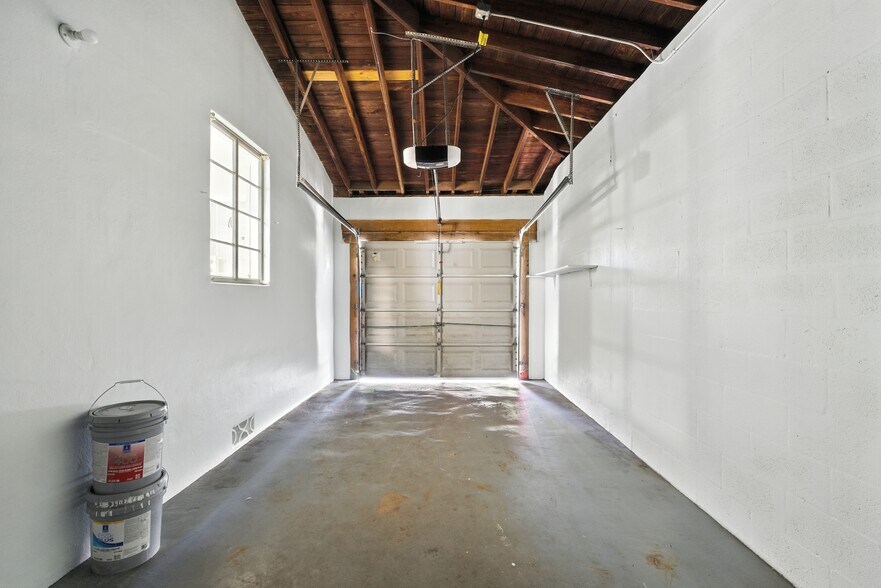 Building Photo - 2545 Tequesta Ln