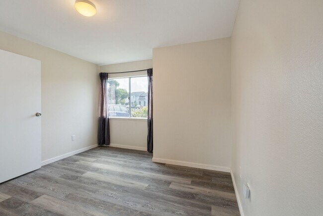 Building Photo - ~Pet Friendly - 2 bed /1 bath w/ 2 parking - Mililani Mauka~