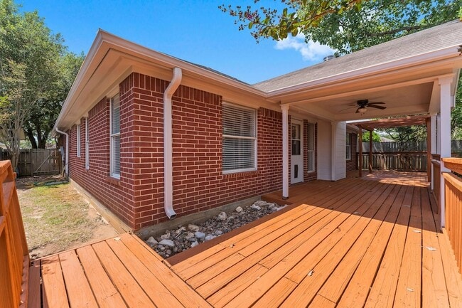 Building Photo - 351 Fantasy Ln