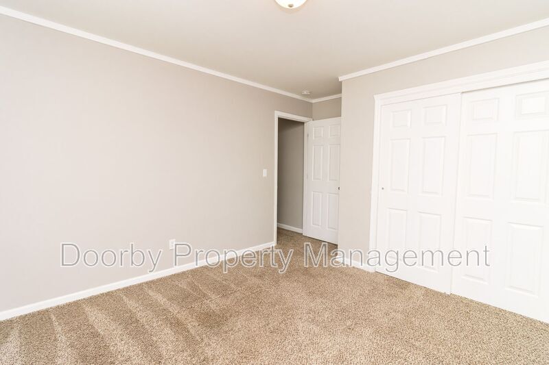 Building Photo - 1345 Cenora Ln