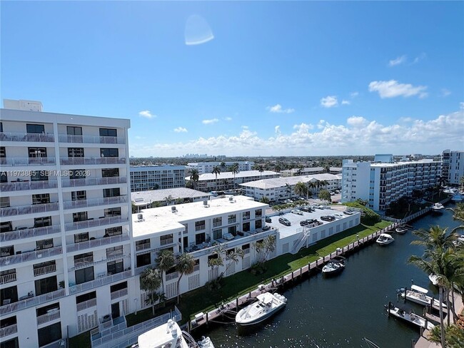 Building Photo - 3100 NE 49th St